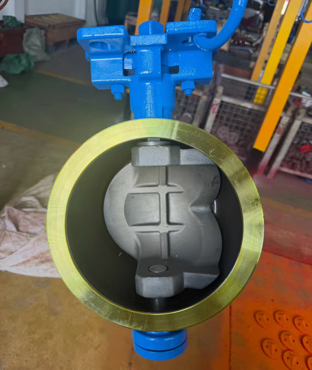 Segmented V-port ball valve with pneumatic actuator