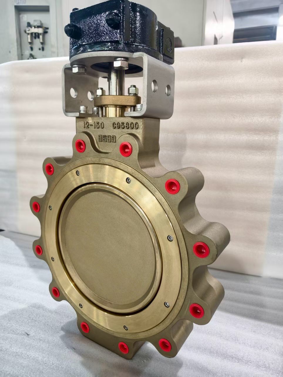Industrial butterfly valve assembly with actuator for throttling control service